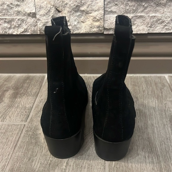 Banana Republic Black Ankle Boots with Pointed Toe and Textured Fabric - Picture 3 of 10